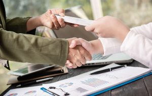 Aday Sürücülük Rehberi: Stajyer Ehliyet Hakkında Bilmeniz Gereken Tüm Detaylar