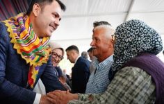 Sındırgılı köylüler kendi evlerinin temelini Bakan Kurum'la attı