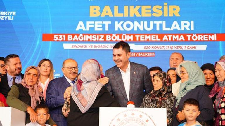 Sındırgılı köylüler kendi evlerinin temelini Bakan Kurum'la attı