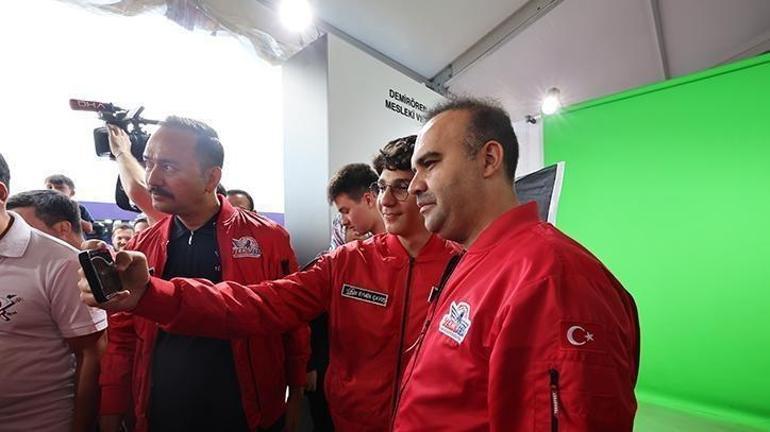 TEKNOFEST İstanbul'da son gün heyecanı! Aksungur, ATAK Helikopteri, Akıncı, TB2 ve Hürkuş'tan gösteri uçuşu...
