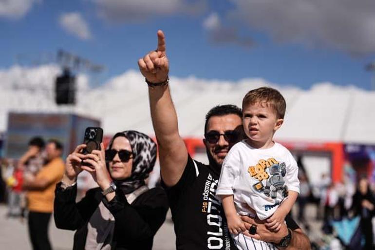 TEKNOFEST İstanbul'da son gün heyecanı! Aksungur, ATAK Helikopteri, Akıncı, TB2 ve Hürkuş'tan gösteri uçuşu...