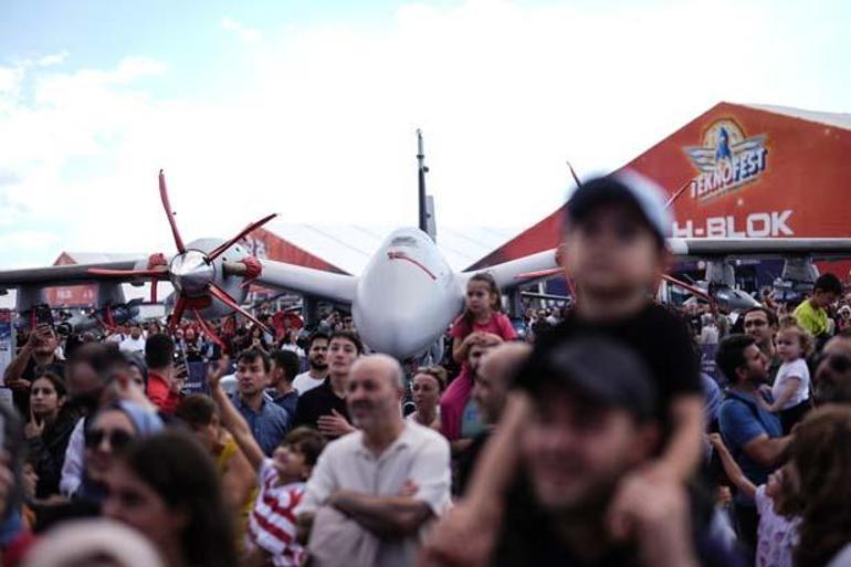 TEKNOFEST İstanbul'da son gün heyecanı! Aksungur, ATAK Helikopteri, Akıncı, TB2 ve Hürkuş'tan gösteri uçuşu...