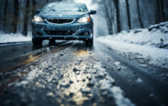Zorlu Kış Şartlarına Meydan Okuyun: Kapsamlı Araç Hazırlık ve Güvenli Sürüş Rehberi