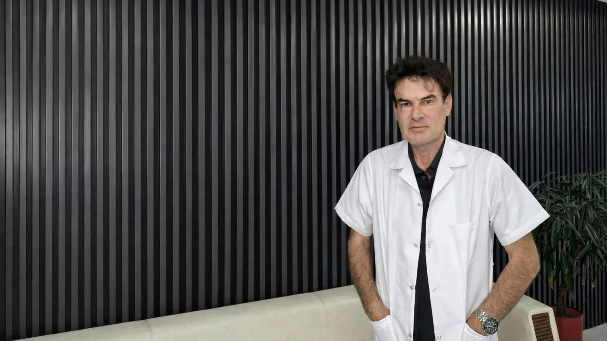 Op. Dr. Murat Acar ile Jinekomasti Cerrahisi: Özgüvene Açılan Kapı