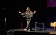 Özlem Kosif otizmli çocuklar yararına sahne aldı